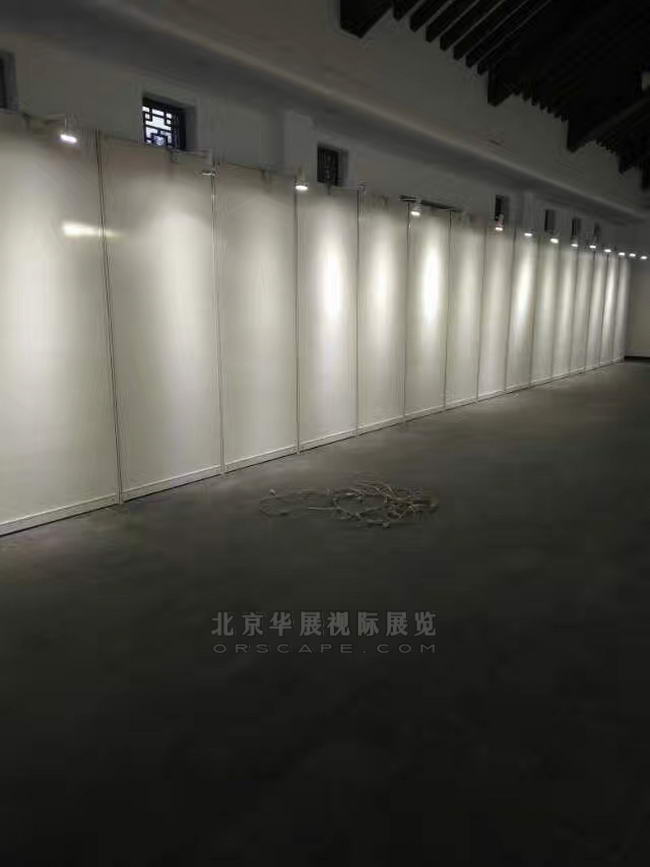 掛畫(huà)展板搭建