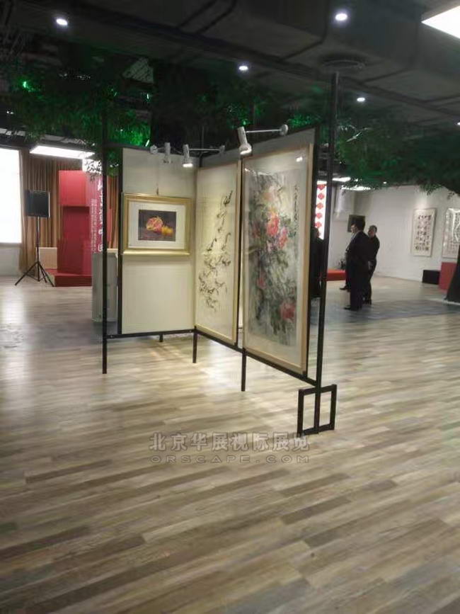 掛畫(huà)展板搭建